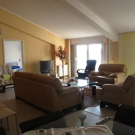 Flach Apartment *