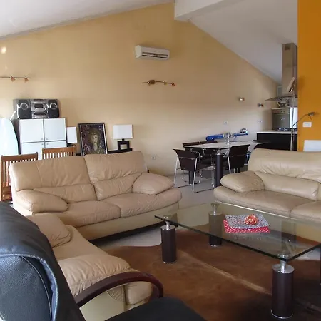 Flach Apartment