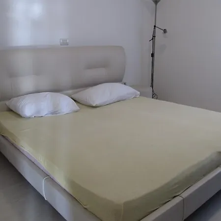 Flach Apartment *